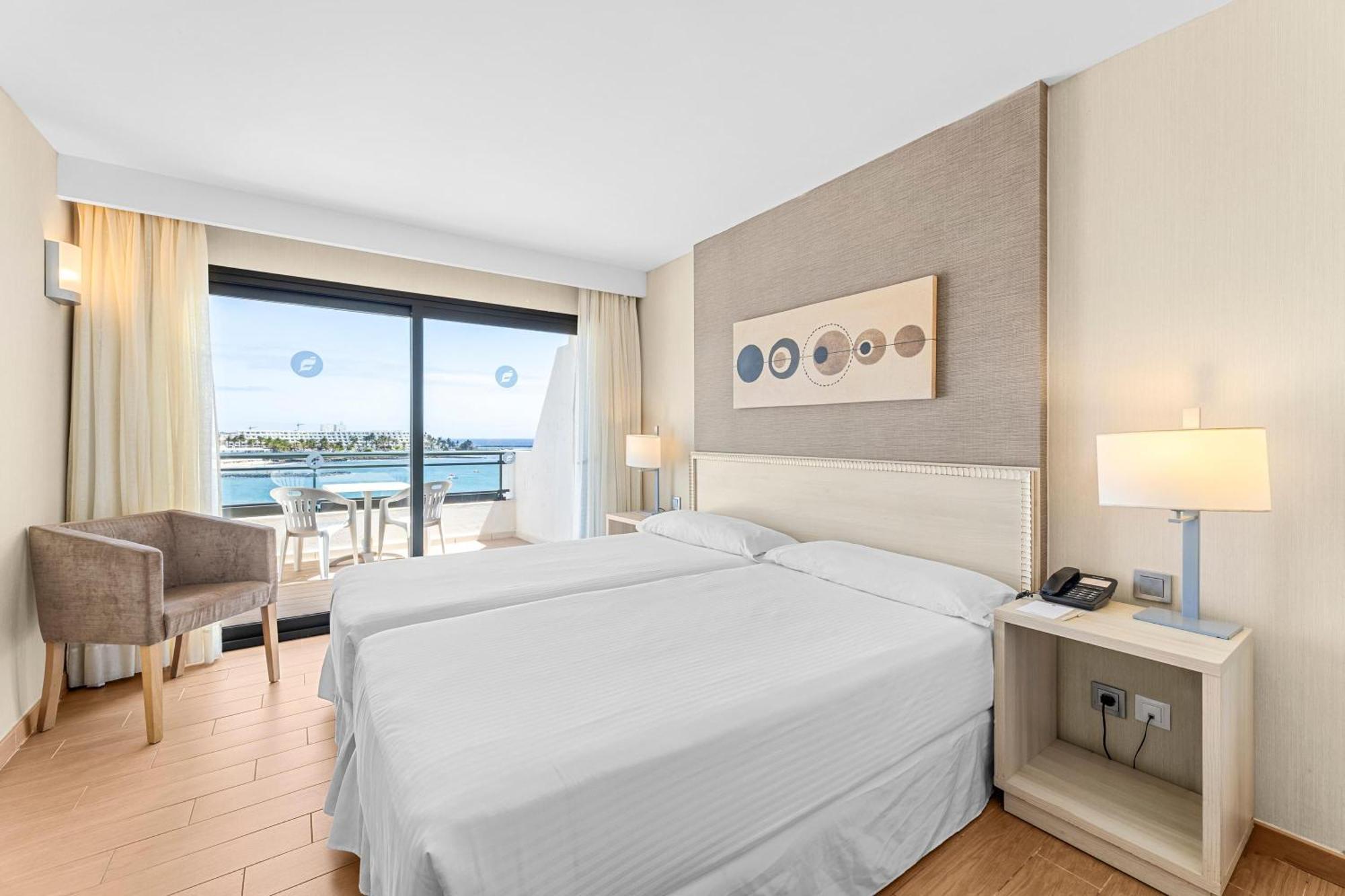 Thb Lanzarote Beach Costa Teguise Bagian luar foto