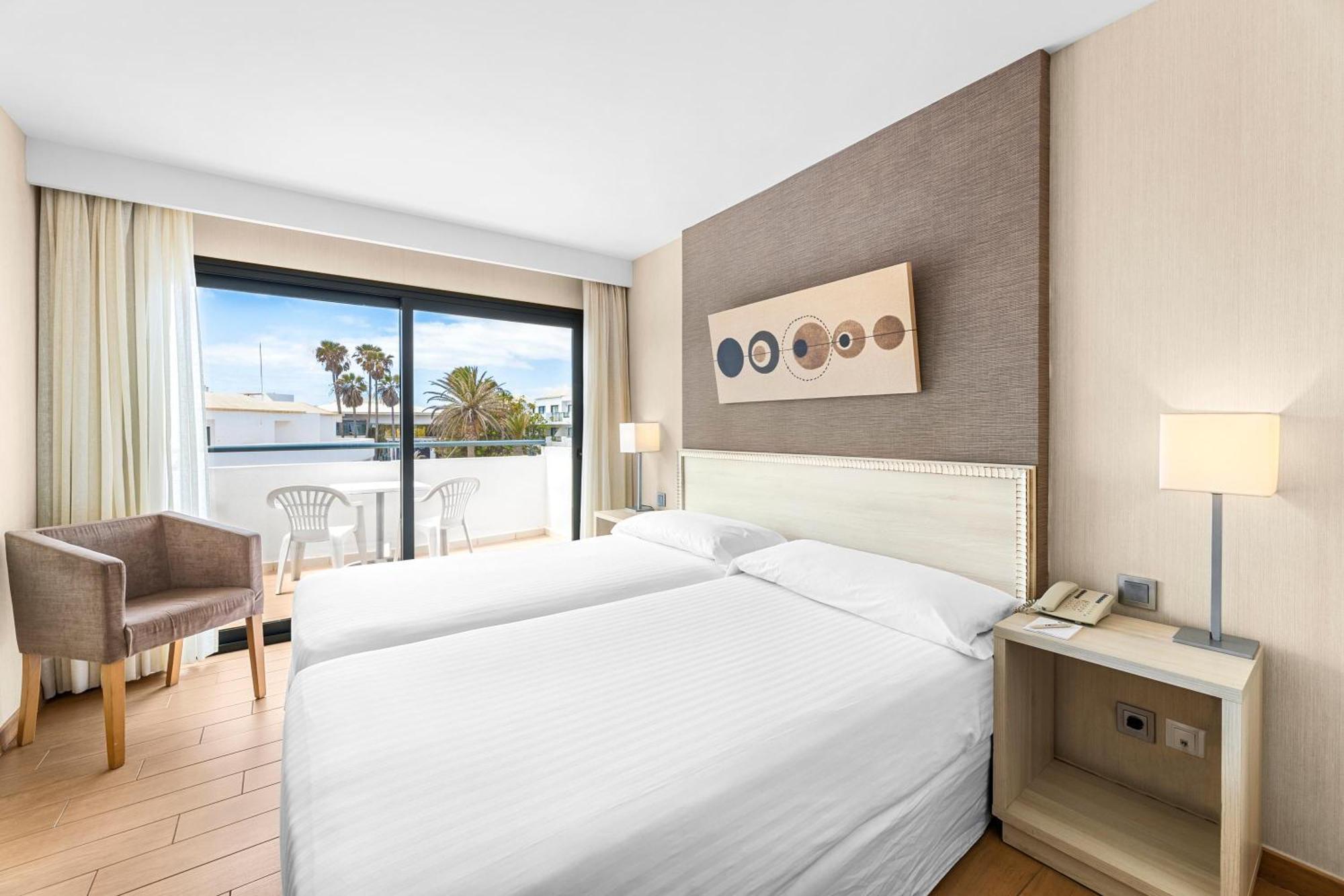 Thb Lanzarote Beach Costa Teguise Bagian luar foto