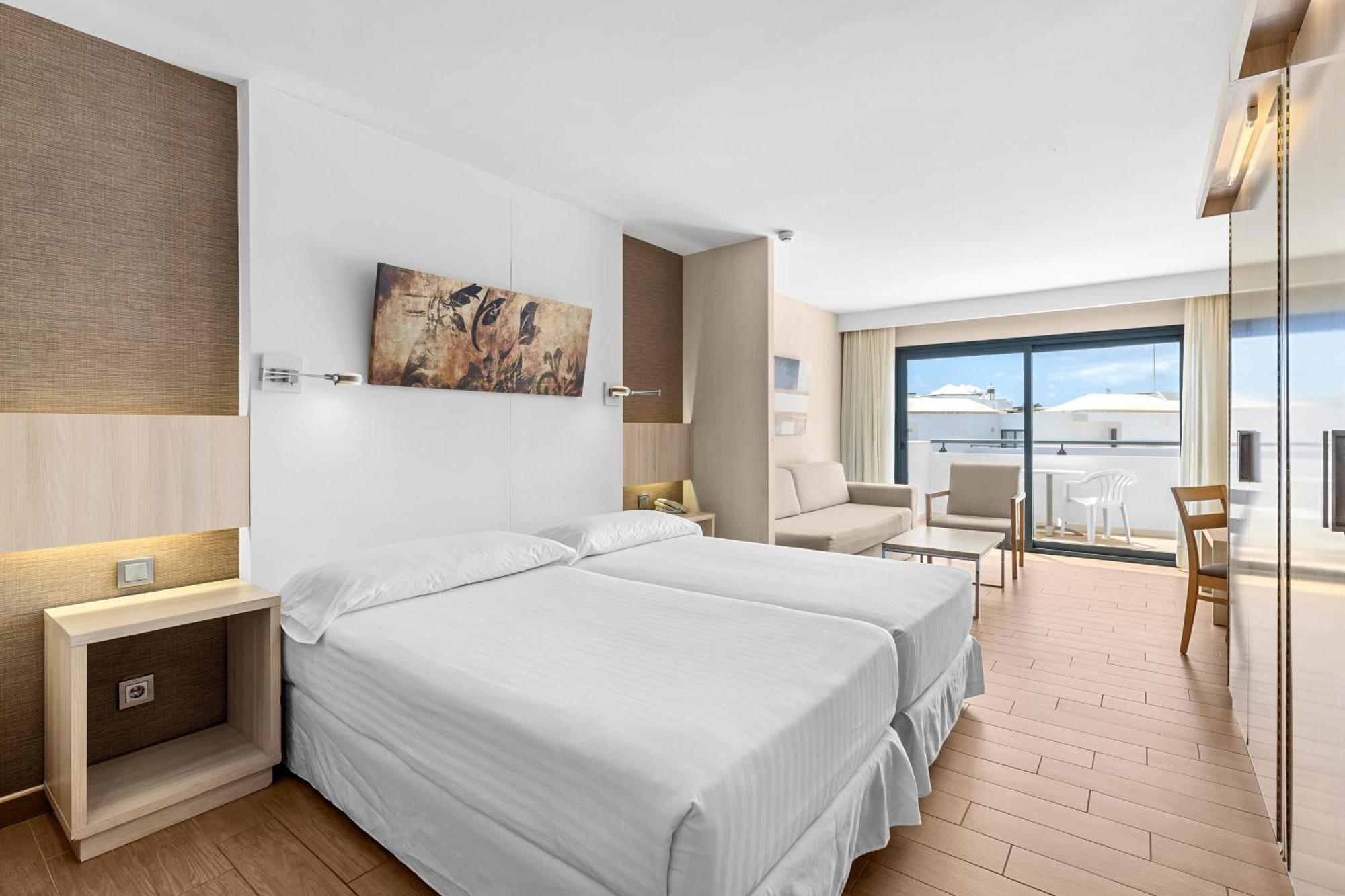 Thb Lanzarote Beach Costa Teguise Bagian luar foto